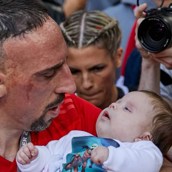 Franck Ribery et sa fille Keltoum et sa femme Wahiba - Franck Ribéry célèbre le titre de champion d'allemagne et son dernier match sous les couleurs du Bayern de Munich le 18 Mai 2019. Photo par Panoramic / Bestimage