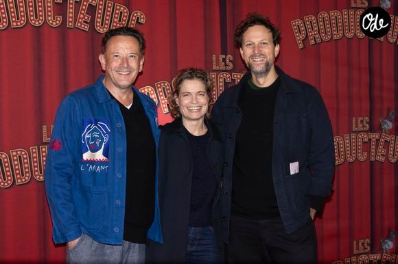 Exclusif - Thierry Harcourt, Sarah Biasini et Pierre Rochefort au photocall de la générale de la comédie musicale "Les Producteurs" d'Alexis Michalik au théâtre de Paris, France, le 8 octobre 2025. © Vincenzo Arnone/Bestimage