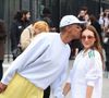 Invités au défilé Lacoste Collection Prêt-à-Porter Automne/Hiver 2025-2026 lors de la Fashion Week de Paris, Stromae et sa femme Coralie Barbier se sont affichés très tendres devant les photographes.

Stromae et sa femme Coralie Barbier au défilé Lacoste "Collection Prêt-à-Porter Automne/Hiver 2025-2026" lors de la Fashion Week de Paris (PFW)
© Denis Guignebourg / Bestimage
