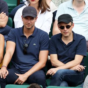 Marc-Olivier Fogiel et mari François Roelants dans les tribunes lors de la finale homme des Internationaux de Tennis de Roland-Garros à Paris le 11 juin 2017. © Dominique Jacovides-Cyril Moreau/Bestimage