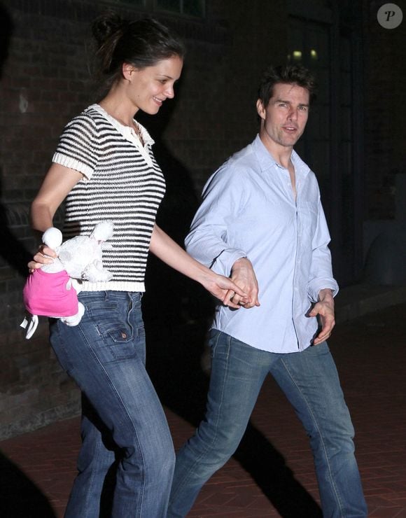 Exclusif - Double droit - Toute la famille de Tom Cruise au grand complet à Bâton Rouge en Louisiane où Tom doit tourner son nouveau film Oblivion le 1er avril 2012 FameFlynet / Bestimage