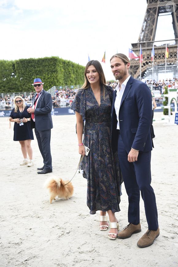 l'ancienne Miss France Camille Cerf (ambassadrice Jumping 2022) et son compagnon Theo Fleury - Prix Saint Laurent Eiffel Challenge CSI5 lors de la 8ème édition du "Longines Paris Eiffel Jumping" au Champ de Mars à Paris le 26 juin 2022.

© JB Autissier / Panoramic / Bestimage