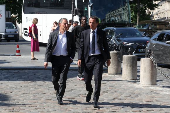Marc-Olivier Fogiel, Alexandre Bompard - Arrivées aux obsèques de Philippe Labro en l'église de Saint-Germain-des-Prés à Paris le 13 juin 2025. © Dominique Jacovides - Christophe Clovis / Bestimage