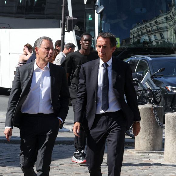 Marc-Olivier Fogiel, Alexandre Bompard - Arrivées aux obsèques de Philippe Labro en l'église de Saint-Germain-des-Prés à Paris le 13 juin 2025. © Dominique Jacovides - Christophe Clovis / Bestimage