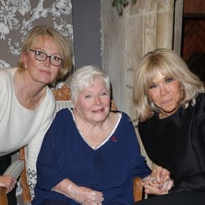 Claude Chirac, Line Renaud et Brigitte Macron lors de la 6ème remise du prix "Fonds de dotation Line Renaud-Loulou Gasté" pour la recherche médicale à la Maison de la Recherche à Paris le 25 novembre 2024.
© Coadic Guirec/Bestimage