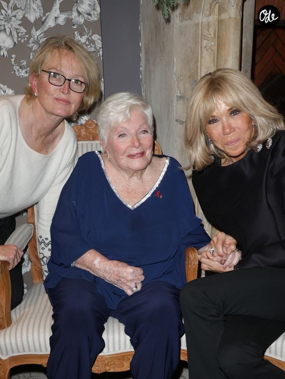 Claude Chirac, Line Renaud et Brigitte Macron lors de la 6ème remise du prix "Fonds de dotation Line Renaud-Loulou Gasté" pour la recherche médicale à la Maison de la Recherche à Paris le 25 novembre 2024.

© Coadic Guirec/Bestimage