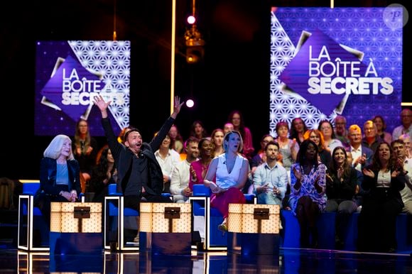 Exclusif - Lorie (Laure Pester), Kamel Ouali et Michèle Torr lors de l'enregistrement de l'émission "La Boîte à secrets", présentée par F.Bollaert et diffusée le 3 octobre 2025 sur France 3, dans les studios du Lendit à Saint-Denis, Seine Saint-Denis, France, le 9 septembre 2025. © Pierre Perusseau/Bestimage