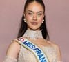 La jeune reine de beauté représentait Tahiti durant la cérémonie

Hinaupoko Devèze (Miss France 2026) - Photocall de l'avant-première mondiale parisienne de la saison 4 Netflix de "Bridgerton" au Palais Brongniart à Paris, France, le 14 janvier 2026. © Cyril Moreau/Bestimage
