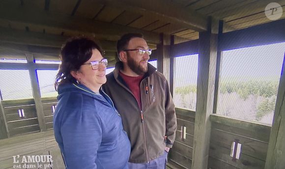 Anthony avec sa prétendante Evelyne dans "L'amour est dans le pré" M6.