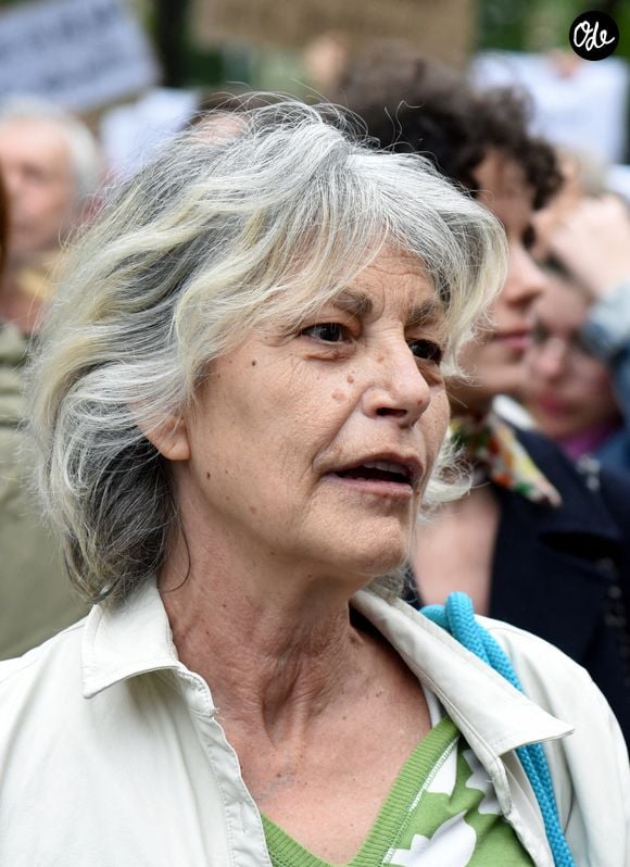 La chanteuse explique qu’elle n’a pas encore eu le temps de faire réellement son deuil, alors qu’elle s’apprête à reprendre la route pour une nouvelle tournée. 

Lio participe à un rassemblement en faveur de Lyhanna devant le palais de justice de Paris, pour dénoncer l'inaction de la justice face aux violences faites aux femmes et aux enfants. France, le 8 juin 2026. Photo d'Alain Apaydin/ABACAPRESS.COM