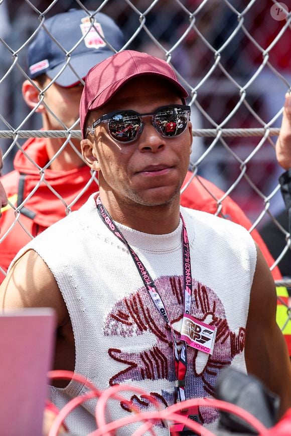 Le footballeur français s’est rendu au Grand Prix de Monaco dimanche 25 mai

Kylian Mbappé lors du Grand Prix de Formule 1 (F1) de Monaco, le 25 mai 2025. DPPI / PsnewZ / Bestimage