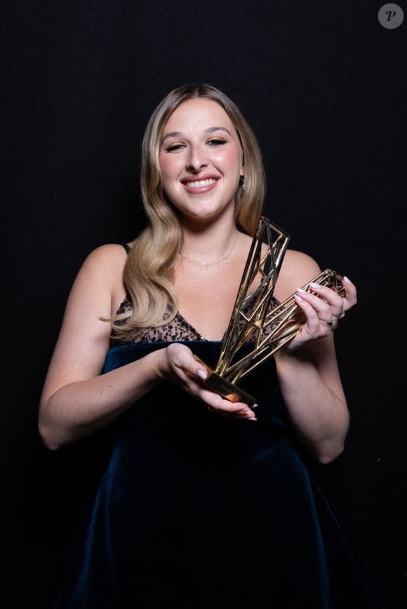 Finalement, c'est Helena qui a été sacrée dans la catégorie meilleure chanson de l'année

Exclusif - Helena (chanson originale de l'année) - Salle de presse de la cérémonie des 41èmes Victoires de la Musique à la Seine Musicale à Boulogne-Billancourt le 13 février 2026.

© Jacovides / Moreau / Bestimage