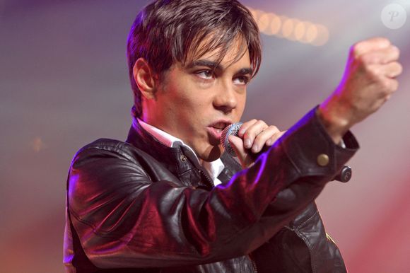 Grégory Lemarchal se produit lors de la 10ème et dernière 'Nuit des Stars', organisée par RTL 9 au théâtre 'Le Galaxie' à Amneville, dans l'Est de la France, le 16 septembre 2006. Photo par Audrey Morant/Abaca