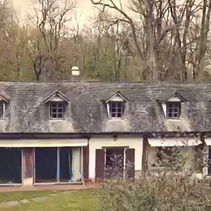 Le domaine de Douchy a compté jusqu'au bout pour Alain Delon
Exclusif - Illustration de la maison d'Alain Delon à Douchy. Agence via Bestimage