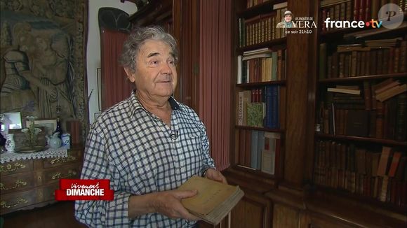 Pierre Perret dans sa maison de Nangis, en Seine-et-Marne, son havre de paix avec piscine. Les images ont été diffusés dans "Vivement dimanche" sur France 3 le 16 novembre 2025.