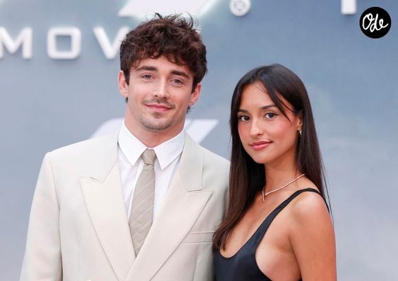 En effet, les deux tourtereaux se sont dit "oui" pour la vie lors d'un mariage romantique célébré en tout début d'année.

Charles Leclerc et Alexandra Saint Mleux font leur entrée sur le tapis rouge à l'occasion de la première mondiale du film "F1" d'Apple Original Films et Warner Bros. Pictures, qui s'est tenue à Times Square à New York. Photo de John Angelillo/Upi/Abaca