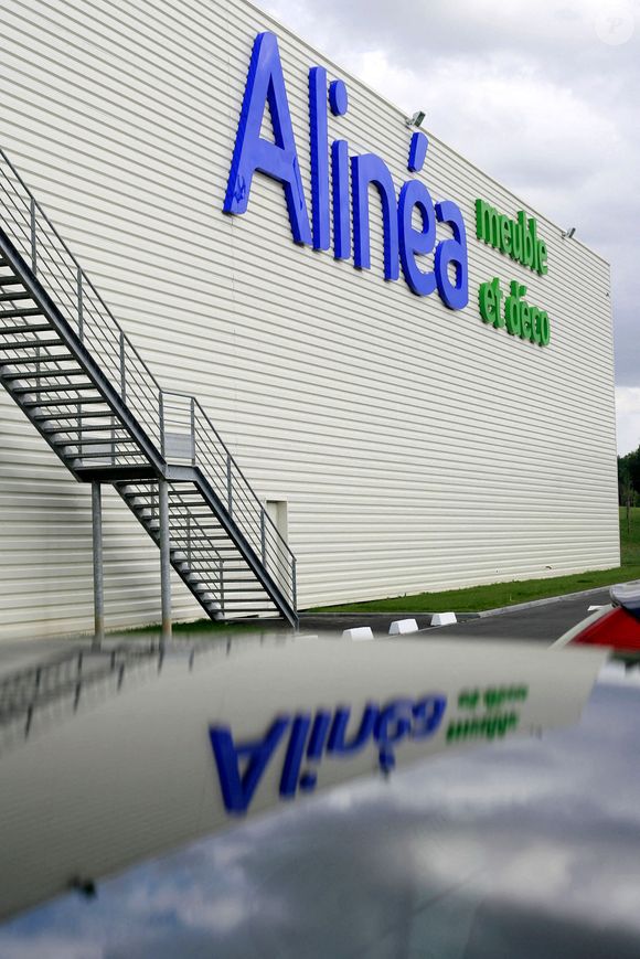 La Meziere (35) : le magasin Alinea sur la zone commerciale "Cap Malo". Magasin d'ameublement et de décoration de l'enseigne Alinea, concurrent d'Ikea.  - Photo by Bigot/ANDBZ/ABACAPRESS.COM