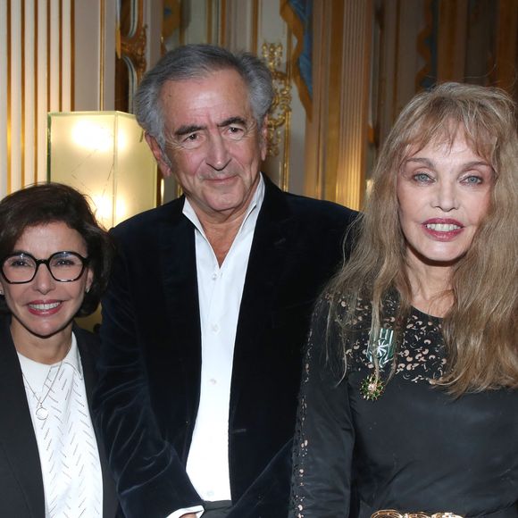 Semi Exclusif - Rachida Dati, Bernard-Henri Lévy et Arielle Dombasle - Arielle Dombasle est élevée au rang d'Officière de l'ordre des Arts et Lettres au Ministère de la Culture à Paris le 08 Décembre 2025.

© Bertrand Rindoff / Bestimage