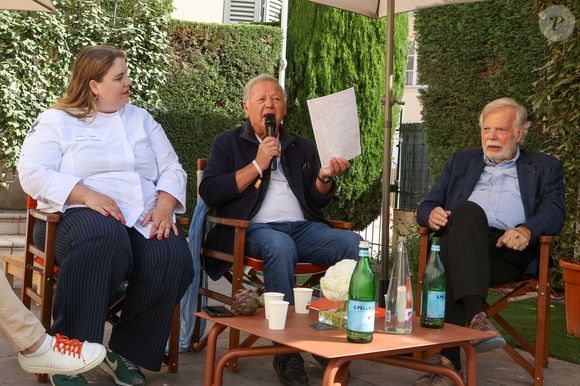 les Chefs à Saint-Tropez fêtent les producteurs 2026 sur la place des Lices à Saint-Tropez, le 3 mai 2026. Blanche Loiseau, Georges Blanc et Jean-André Charial "Dans les secrets des grandes maisons française", dans les jardins de la salle Jean Desplas.  ©Jean-Marc LHOMER/Bestimage.