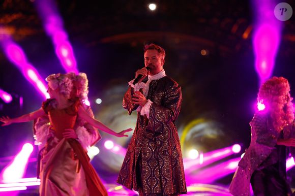 Exclusif - Emmanuel Moire et la troupe de la comédie musicale "Le Roi Soleil" - Tournage de l'émission "La grande soirée du 31 décembre de Paris" au Musée du Quai Branly à Paris, diffusée le 31 décembre sur France 2
© Christophe Clovis / Bestimage