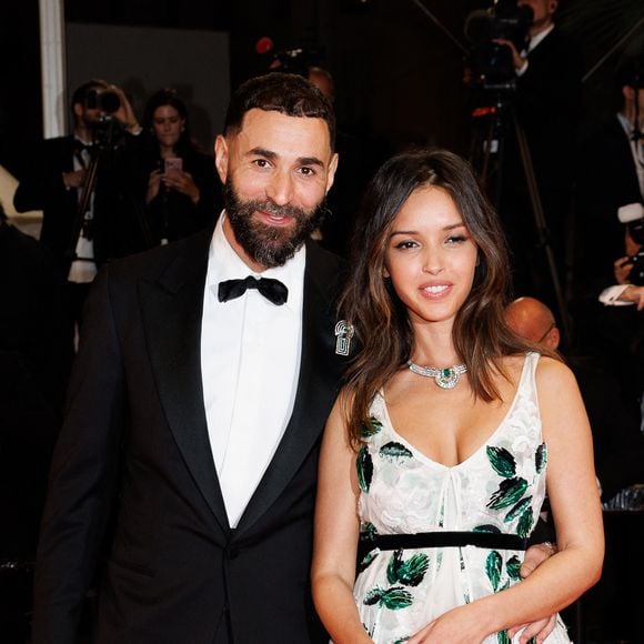 Depuis quelques temps, Karim Benzema a vécu plusieurs changements de vie majeurs. 

Karim Benzema et sa compagne Lyna Khoudri lors de la montée des marches du film « 13 jours 13 nuits » lors du 78ème Festival International du Film de Cannes.
© Jacovides-Moreau / Bestimage