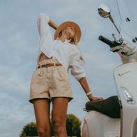Du bureau à la plage : Ces pièces indispensables de notre dressing qui changent de vie pendant l’été
