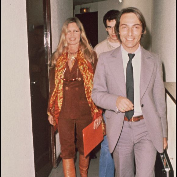 Le journaliste en question, c'était Allain Bougrain-Dubourg, grand défenseur des animaux.

Brigitte Bardot et Allain Bougrain-Dubourg aux Dossiers de l'écan © Aslan- Rindoff Bestimage