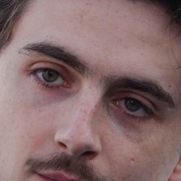 C'est en effet en France que le jeune comédien franco-américain a ses habitudes, quand il ne tourne pas. Il adore en effet passer du temps au Chambon-sur-Lignon, en Haute-Loire, d'où est originaire la famille de son père.

En Italie, Timothée Chalamet in Rome lors de la promotion du film "Un parfait inconnu", en janvier 2025.