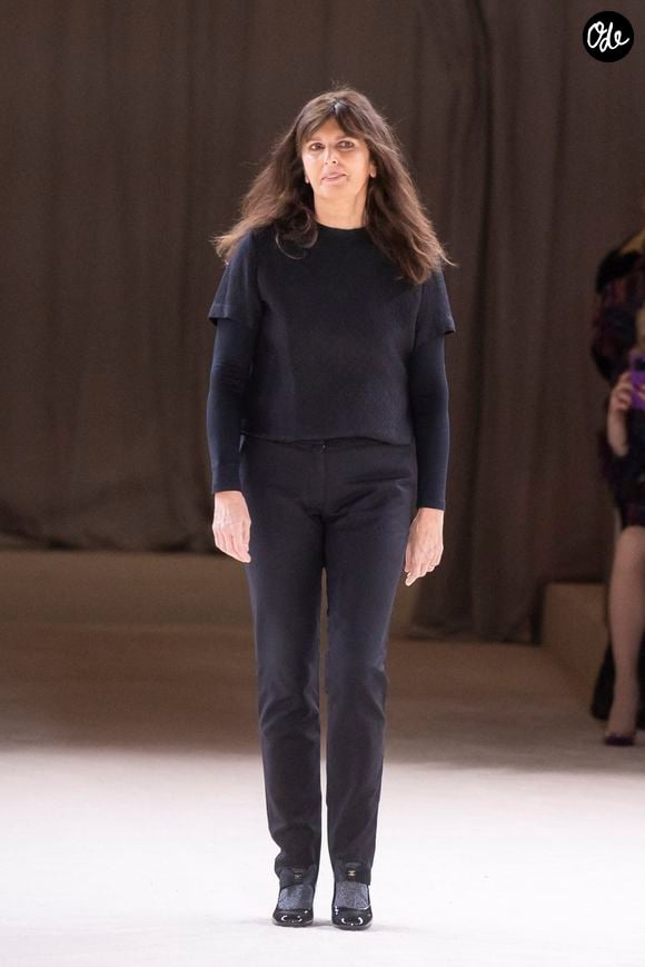 Désormais, la créatrice reconnaît regretter de ne pas avoir formé de binôme et reste encore incertaine quant à la suite de sa carrière.

La styliste Virginie Viard au défilé de mode Haute-Couture printemps-été 2024 "Chanel" au Grand Palais Ephémère lors de la fashion week de Paris, le 23 janvier 2024.

© Olivier Borde / Bestimage