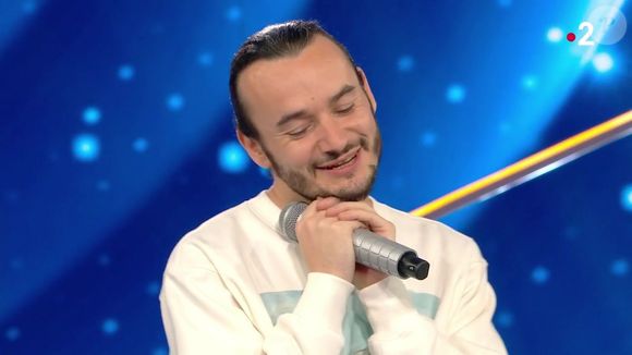 Benoît de "N'oubliez pas les paroles" présente sa soeur, dans l'émission du 8 janvier 2025