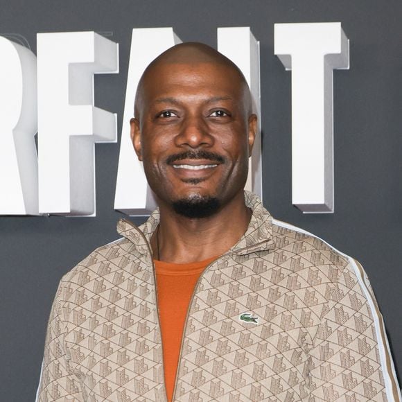 Devenu ensuite star du JT, il a gravi les échelons jusqu’à devenir l’animateur préféré des Français.

Harry Roselmack - Avant-première du film "Un parfait inconnu" au Grand Rex à Paris le 15 janvier 2025. © Coadic Guirec/Bestimage