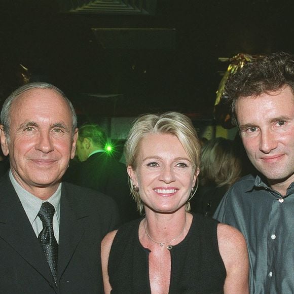 Pierre Sled, Patrice Laffont et Sophie Davant aux Femmes en or en 2001 © Rachid Bellak Bestimage