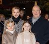 La famille princière de Monaco a officiellement lancé la période des fêtes de fin d'année sur le Rocher

Le prince Albert II de Monaco, La princesse Charlène de Monaco, Le prince Jacques de Monaco, marquis des Baux, La princesse Gabriella de Monaco, comtesse de Carladès - La famille princière de Monaco lors du lancement des illuminations de Noël organisées par la municipalité de Monaco sur la Place d'Armes.
© Olivier Huitel / Pool / Bestimage
