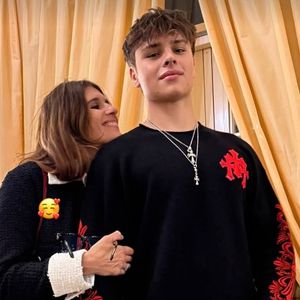 Cameron Hallyday, le fils cadet de David Hallyday s'immortalise aux côtés de sa maman Alexandra Pastore. (Capture d'écran Instagram - 2025).