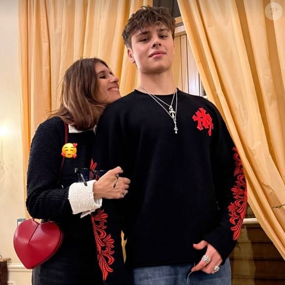 Cameron Hallyday, le fils cadet de David Hallyday s'immortalise aux côtés de sa maman Alexandra Pastore. (Capture d'écran Instagram - 2025).