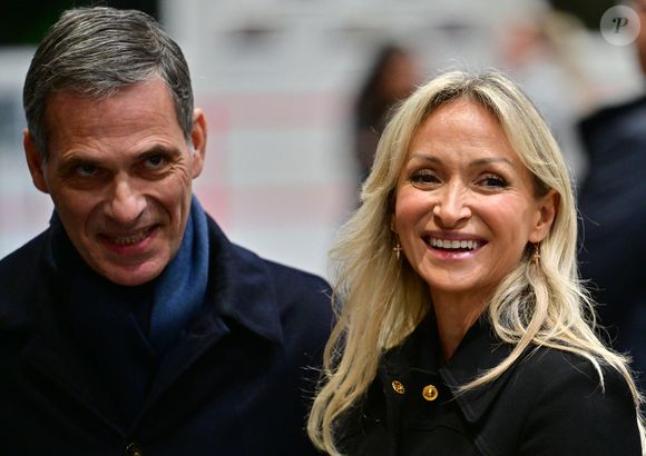 Rodolphe Saadé, propriétaire du journal "La Provence", Véronique Albertini-Saadé, présidente de CMA Média et la femme de R.Saadé - Le président de la République française E.Macron lors des "Discussions sur les enjeux démocratiques à l'épreuve des réseaux sociaux et des algorithmes" avec les lecteurs du journal "La Provence" à Marseille, le 16 décembre 2025. 
© ©hristian Liewig / Bestimage