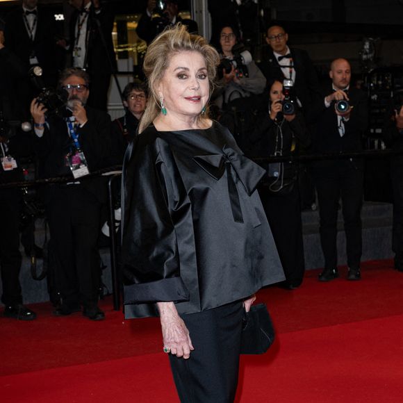Catherine Deneuve assistant à la projection du film « Gentle Monster » et au tapis rouge au Palais des Festivals de Cannes, en France, le 15 mai 2026, dans le cadre du 79e Festival de Cannes. Photo de Nicolas Genin/ABACAPRESS.COM