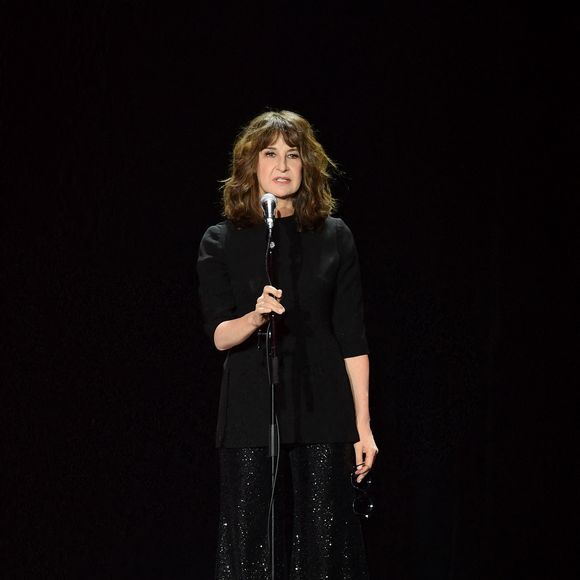 Valérie Lemercier au défilé de mode Haute-Couture automne-hiver 2022-2023 "Stéphane Rolland" au théâtre du Chatelet à Paris le 5 juillet 2022.

© Rachid Bellak / Bestimage