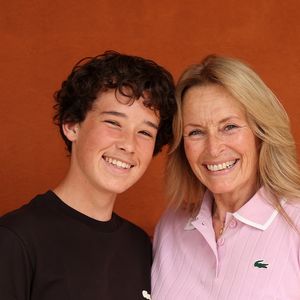 Maman à 44 ans de ce troisième enfant, elle confiait récemment à Paris Match considérer cette grossesse tardive comme une véritable chance.

Estelle Lefébure et son fils Giulano Ramette au photocall du village lors des Internationaux de France de Tennis de Roland Garros 2026, à Paris, France, le 29 mai 2026. © Dominique Jacovides/Bestimage