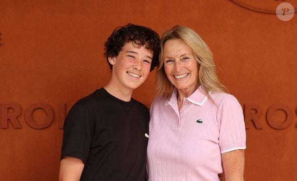 Maman à 44 ans de ce troisième enfant, elle confiait récemment à Paris Match considérer cette grossesse tardive comme une véritable chance.

Estelle Lefébure et son fils Giulano Ramette au photocall du village lors des Internationaux de France de Tennis de Roland Garros 2026, à Paris, France, le 29 mai 2026. © Dominique Jacovides/Bestimage