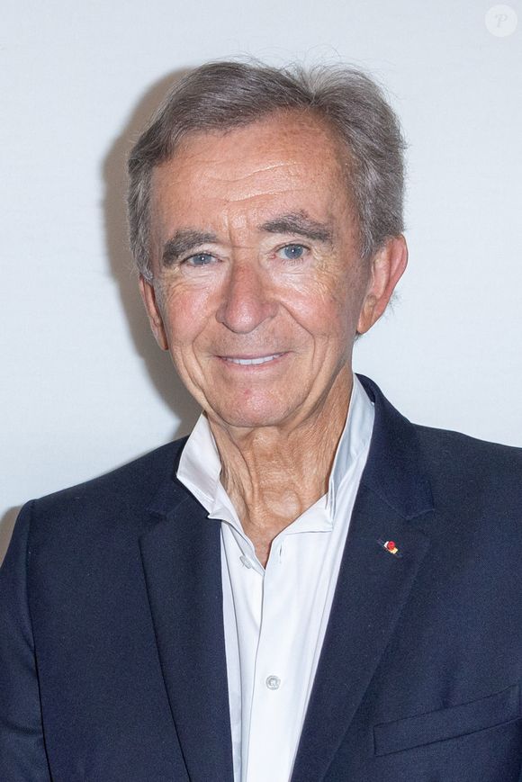 Bernard Arnault au greeting du défilé Christian Dior prêt à porter femme Printemps/Été 2024 lors de la Fashion Week de Paris (PFW), au Jardin des Tuileries, à Paris, France, le 26 septembre 2023. © Olivier Borde/Bestimage