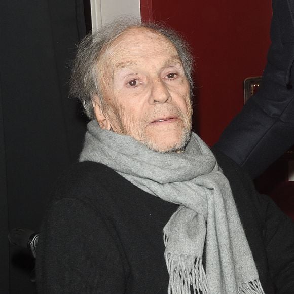 Dans une petite maison des années 1940 avec vue sur la vallée.

Exclusif - Jean-Louis Trintignant - Jean-Louis Trintignant célèbre ses 88 ans sur la scène du théâtre de la Porte Saint-Martin ou il lit des poèmes de Prévert, Vian, Leprest ou encore Apollinaire à Paris le 11 décembre 2018. © Coadic Guirec/Bestimage