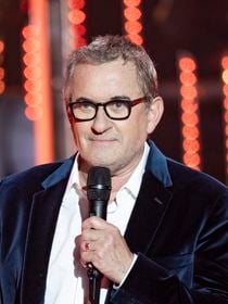 A 2h30 de Paris, Christophe Dechavanne profite de sa ferme entièrement rénovée, son havre de paix