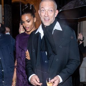 Vincent Cassel et Tina Kunakey à la sortie de la soirée "Vogue Paris fête ses 100 ans" au Palais Galliera à Paris, France, le 1er octobre 2021. © Tiziano Da Silva-Pierre Perusseau/Bestimage
