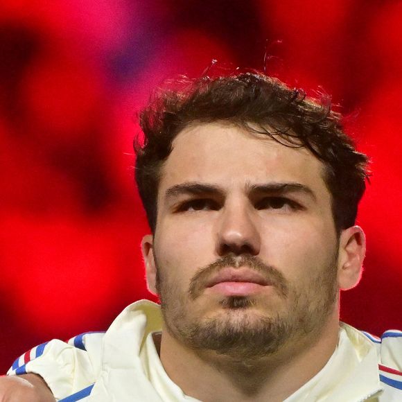 La star incontestée du XV de France et du Stade Toulousain a enfilé le costume de restaurateur avec son établissement baptisé Gaïa

Match de rugby du Tournoi des Six Nations : La France l'emporte sur l'Angleterre 48 - 46 au Stade de France à Saint-Denis le 14 mars 2026

© Christian Liewig / Bestimage