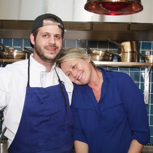 Son fils aîné, Alessandro, est aujourd’hui un chef reconnu. 

Exclusif - Alessandro Belmondo avec sa mère Luana Belmondo à Saint-Cloud le 31 janvier 2018. © Denis Guignebourg/Bestimage