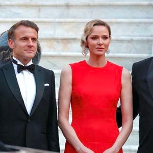 Le président de la République française Emmanuel Macron, sa femme la Première Dame Brigitte Macron, le prince Albert II de Monaco et la princesse Charlène de Monaco arrivant au dîner d'état en l'honneur de la visite du couple présidentiel français au palais princier de Monaco, le 7 juin 2025. © Claudia Albuquerque/Bestimage