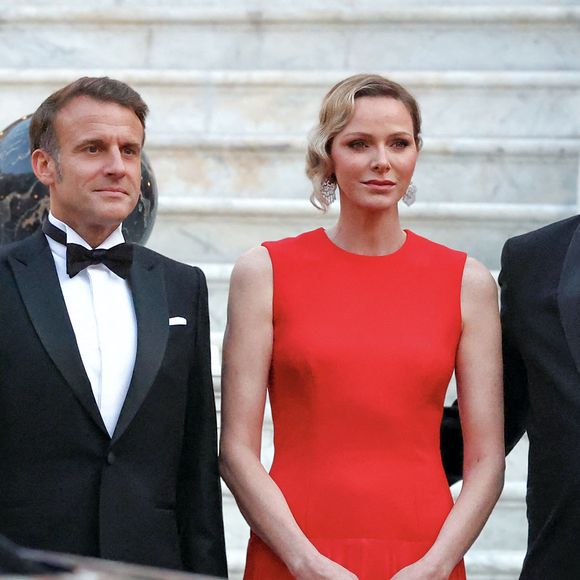 Le président de la République française Emmanuel Macron, sa femme la Première Dame Brigitte Macron, le prince Albert II de Monaco et la princesse Charlène de Monaco arrivant au dîner d'état en l'honneur de la visite du couple présidentiel français au palais princier de Monaco, le 7 juin 2025. © Claudia Albuquerque/Bestimage