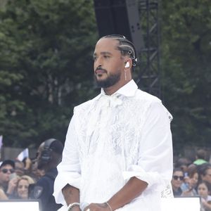 Cette enquête fait suite au dépôt de deux plaintes, en octobre et novembre, par des techniciens ayant travaillé sur la tournée "Cupidon Tour" de l'artiste. 

Slimane lors du dernier relais de La Flamme Olympiques avant la cérémonie d'ouverture des Jeux Olympiques (JO) de Paris 2024 à Saint-Denis, Seine Saint-Denis, France, le 26 juillet 2024. © Melloul-Tribeca/Bestimage