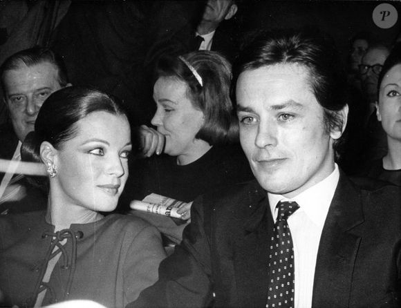 8 août 1960, Alain Delon au théâtre avec Romy Schneider. © Keystone USA Collection / Bestimage